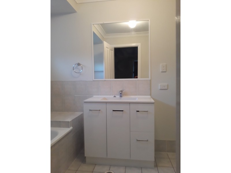 38 Chatfield St, Edens Landing QLD 4207