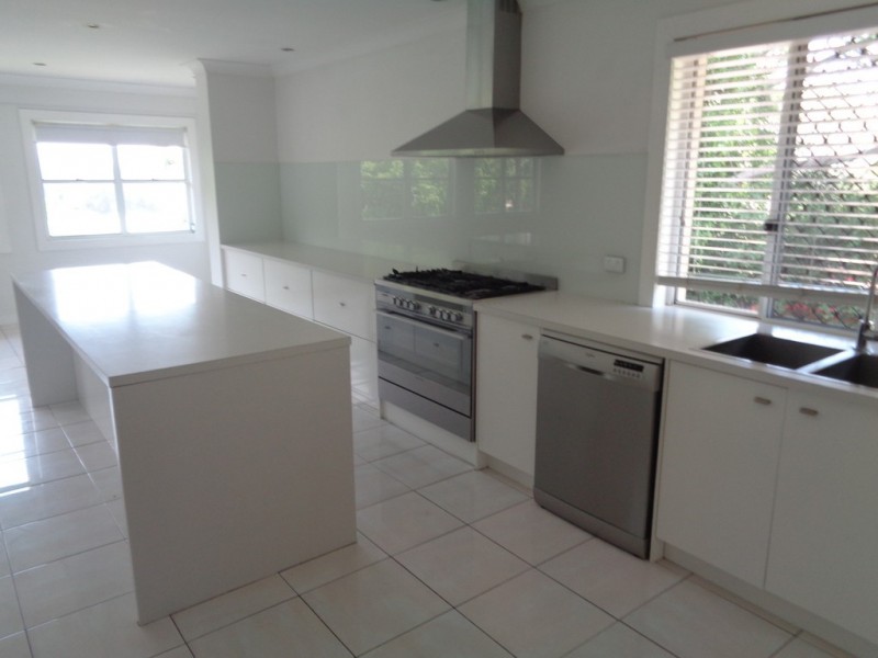 88 Pohon Dr, Tanah Merah QLD 4128