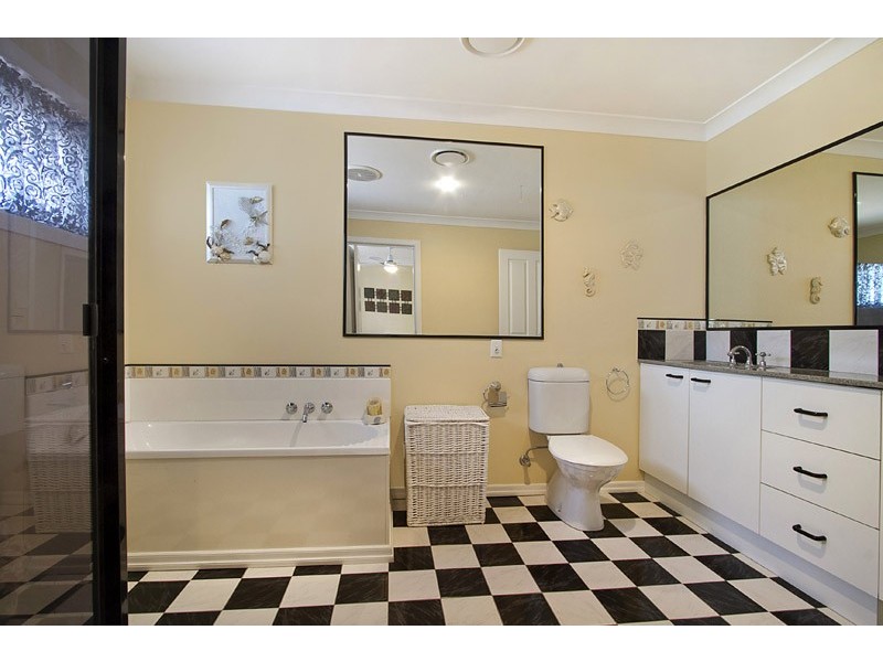 2 Ella Place, Windaroo QLD 4207