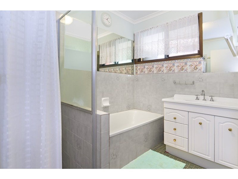 1 Innes Cres, Cornubia QLD 4130