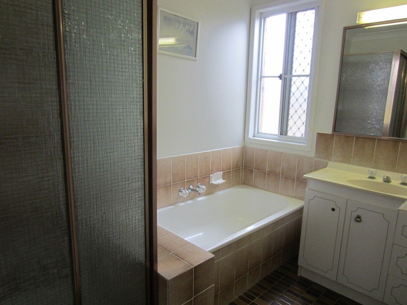 1/19 Ben Lexcen Crt, Mount Warren Park QLD 4207