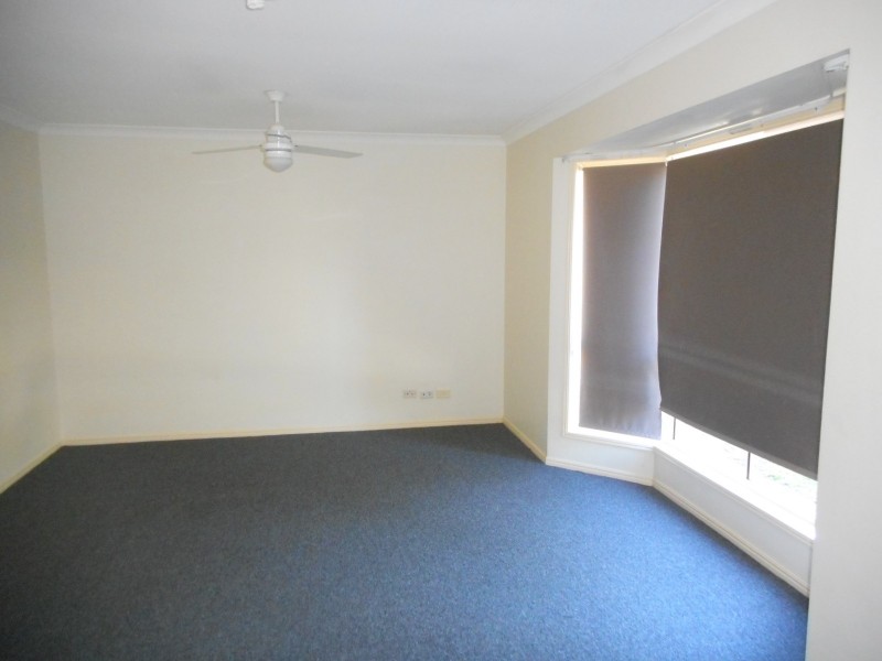16 Cherry Tree Place, Waterford West QLD 4133