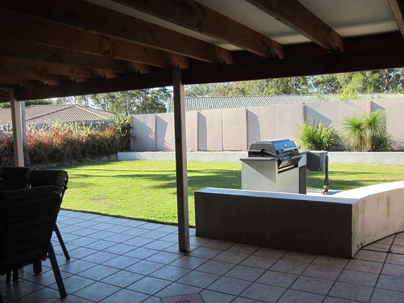 6 Richter Ct, Edens Landing QLD 4207