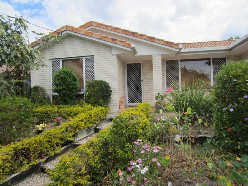 90 Castile Cres, Edens Landing QLD 4207