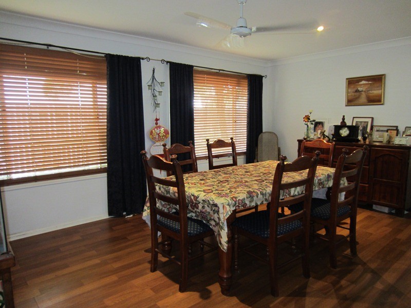 90 Castile Cres, Edens Landing QLD 4207