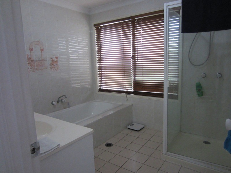 90 Castile Cres, Edens Landing QLD 4207