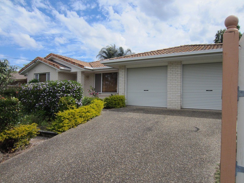 90 Castile Cres, Edens Landing QLD 4207