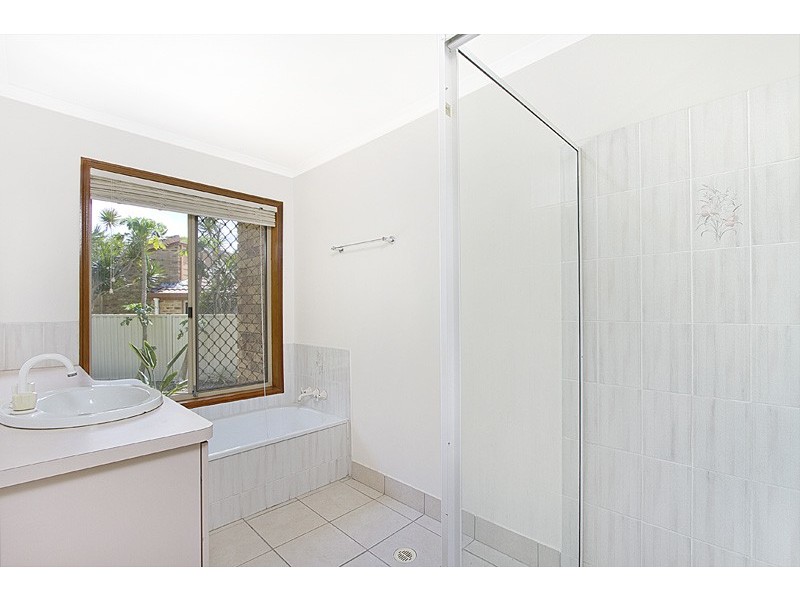 16 Hausmann Ct, Windaroo QLD 4207