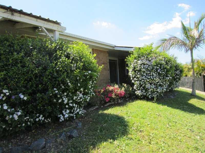 16 Eira Cres, Edens Landing QLD 4207
