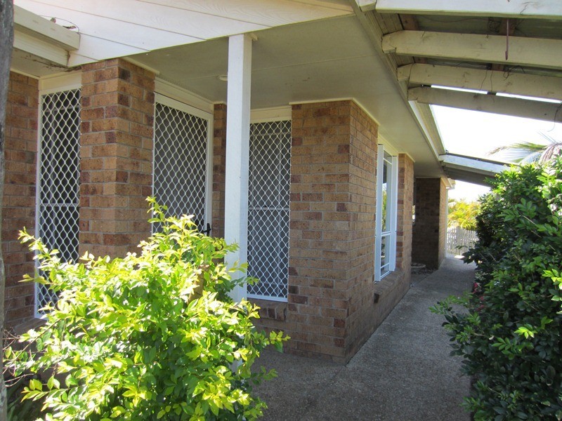 16 Eira Cres, Edens Landing QLD 4207