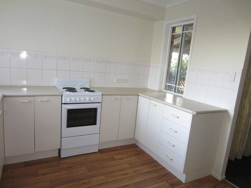 16 Eira Cres, Edens Landing QLD 4207