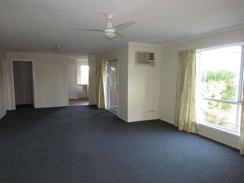 16 Eira Cres, Edens Landing QLD 4207