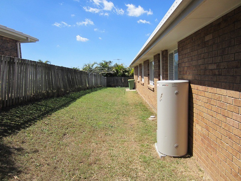 16 Eira Cres, Edens Landing QLD 4207