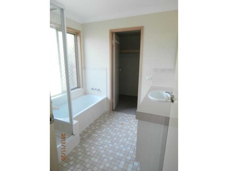 3 Molyu Crt, Mount Warren Park QLD 4207