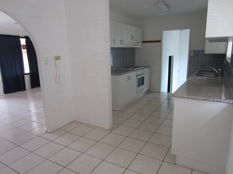 30 Meadow Cres, Beenleigh QLD 4207