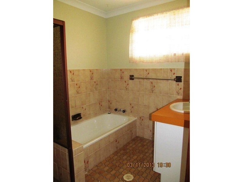 31 Yorkshire St, Mount Warren Park QLD 4207