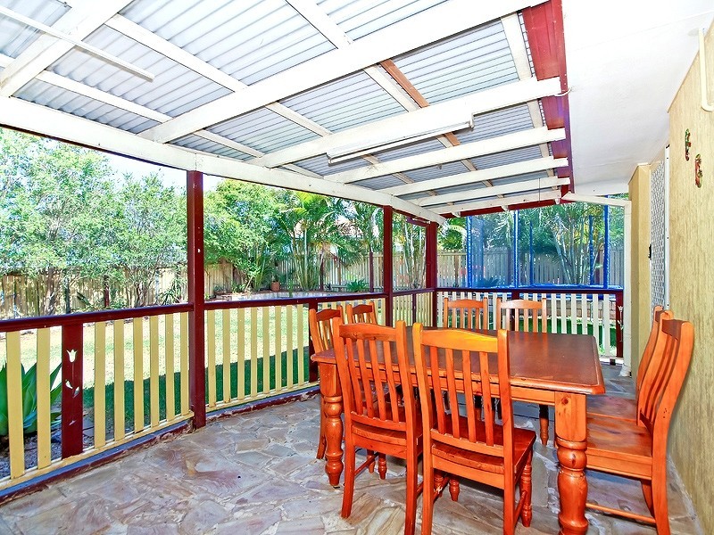 4 Holliday Drive, Edens Landing QLD 4207