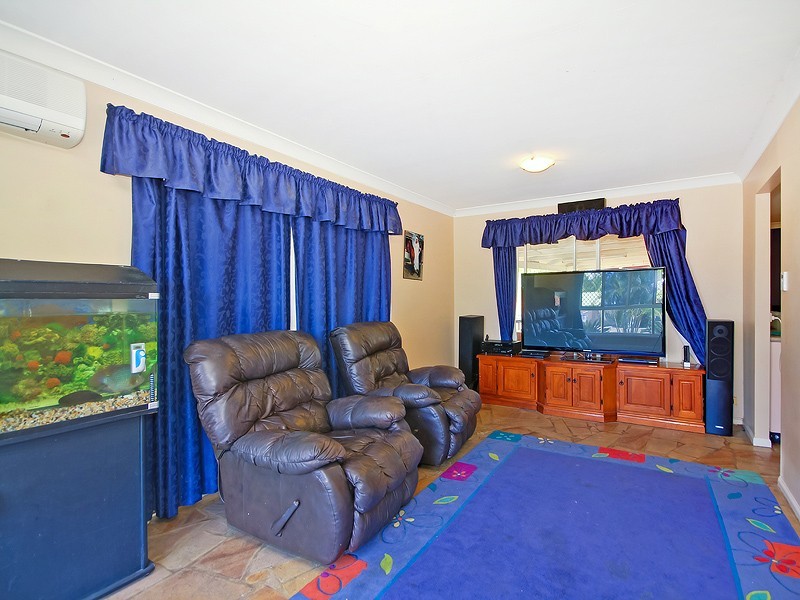 4 Holliday Drive, Edens Landing QLD 4207