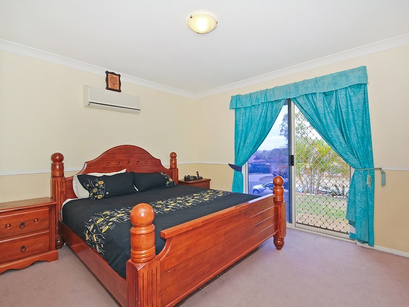 4 Holliday Drive, Edens Landing QLD 4207