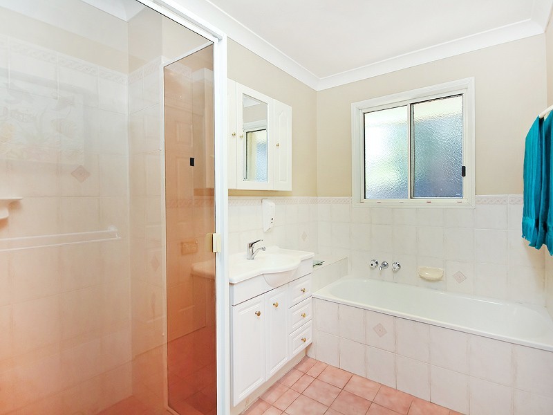 4 Holliday Drive, Edens Landing QLD 4207