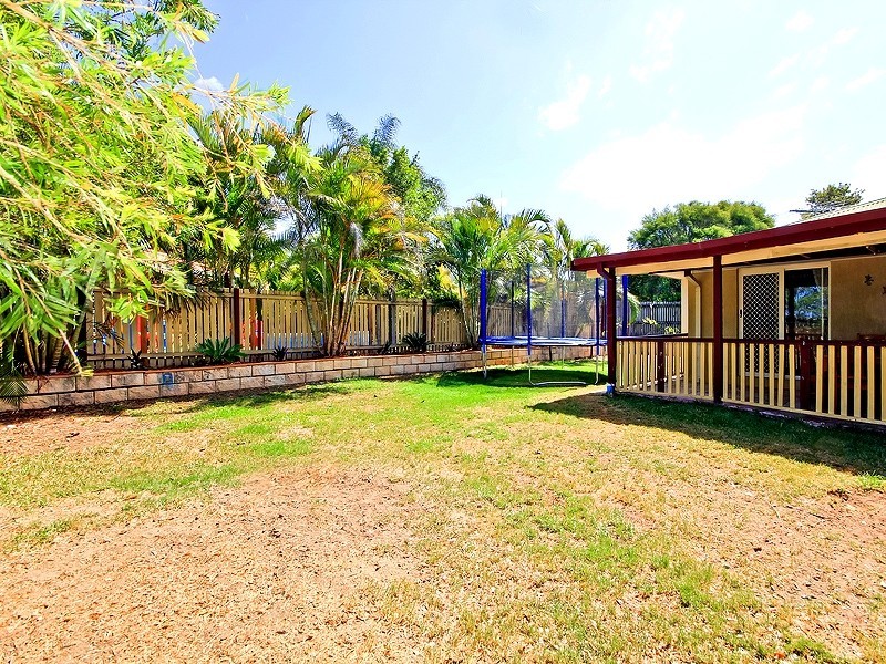 4 Holliday Drive, Edens Landing QLD 4207