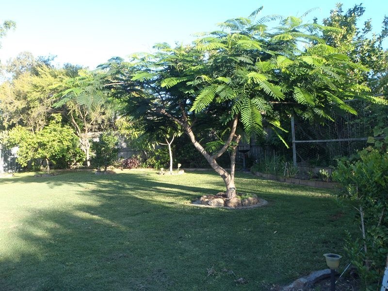 27 Duesbury Cres, Edens Landing QLD 4207