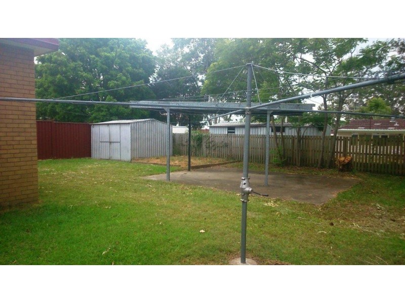 30 Meadow Cres, Beenleigh QLD 4207