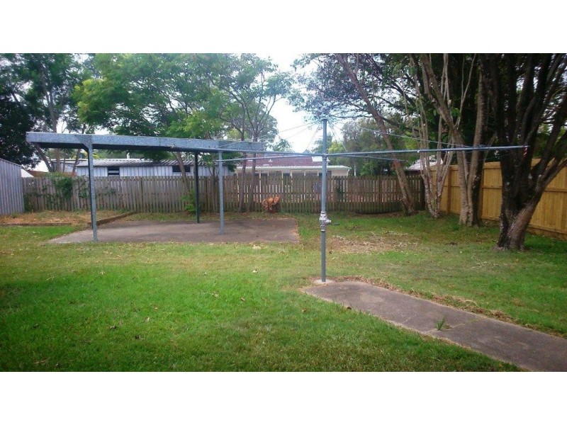 30 Meadow Cres, Beenleigh QLD 4207