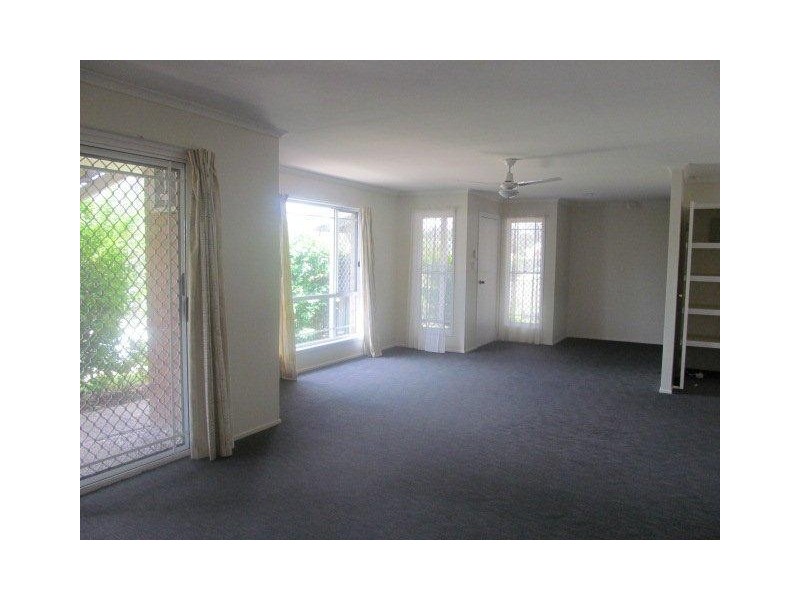 16 Eira Cres, Edens Landing QLD 4207