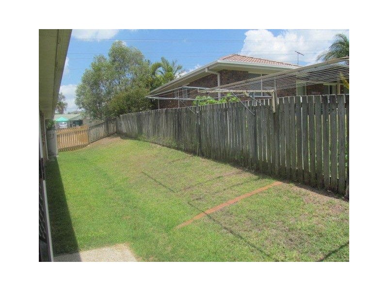 16 Eira Cres, Edens Landing QLD 4207
