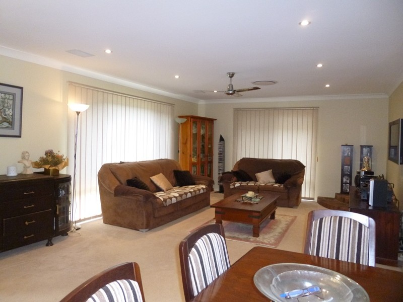 5 Mimi Crt, Mount Warren Park QLD 4207