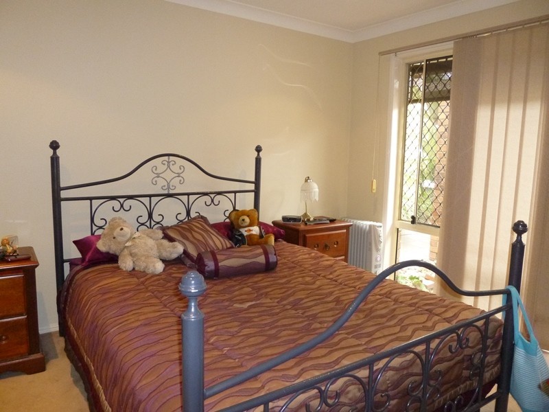 5 Mimi Crt, Mount Warren Park QLD 4207