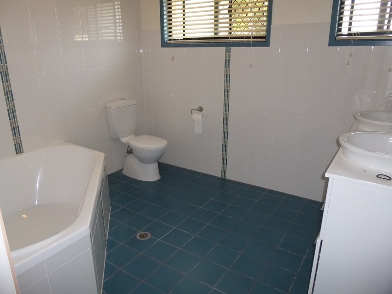 16 Honeyman St, Mount Warren Park QLD 4207