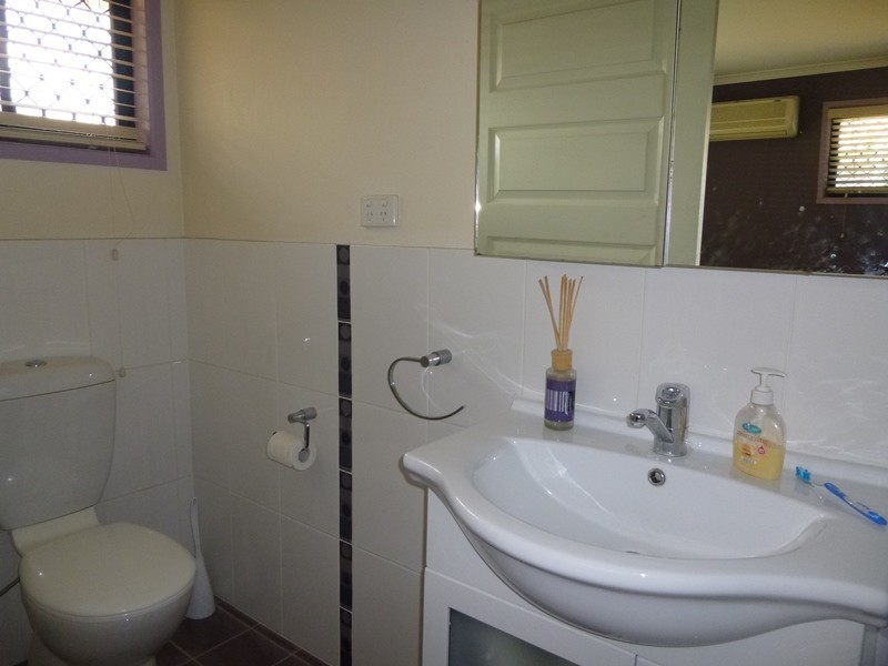16 Honeyman St, Mount Warren Park QLD 4207