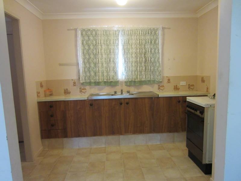 4 Schmidt Rd, Eagleby QLD 4207
