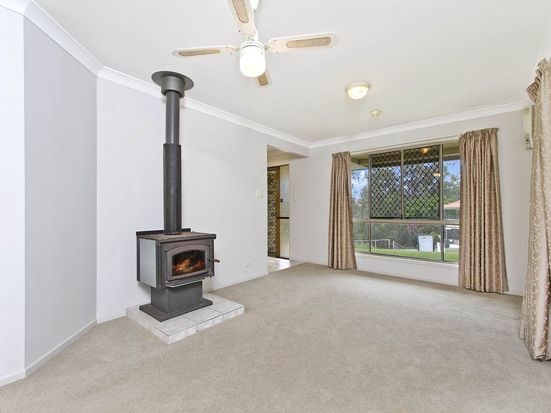 33 Loane Drive, Edens Landing QLD 4207