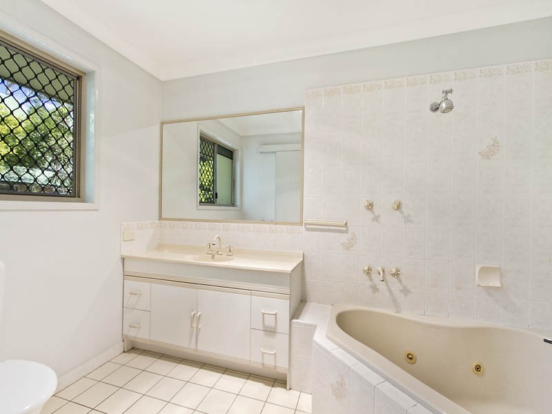 33 Loane Drive, Edens Landing QLD 4207