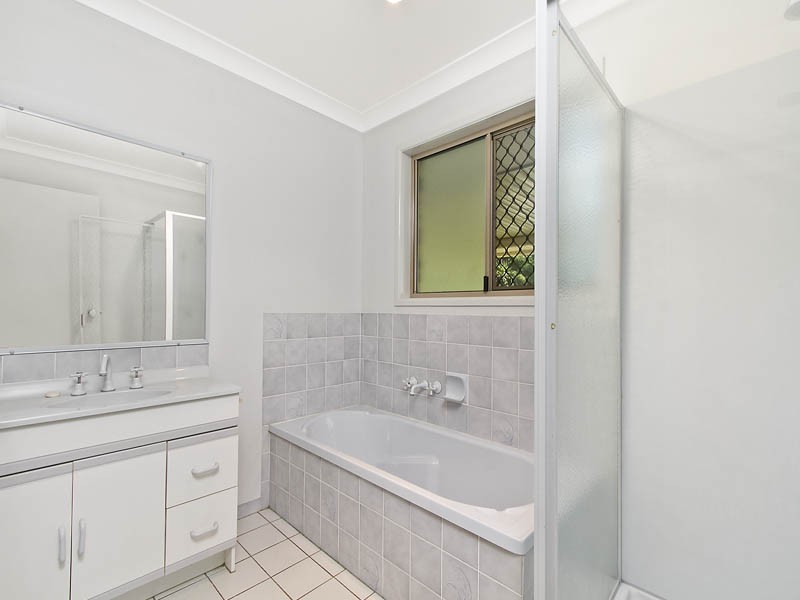 33 Loane Drive, Edens Landing QLD 4207