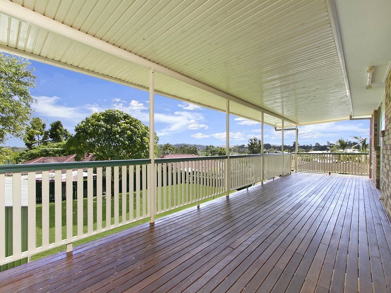 33 Loane Drive, Edens Landing QLD 4207