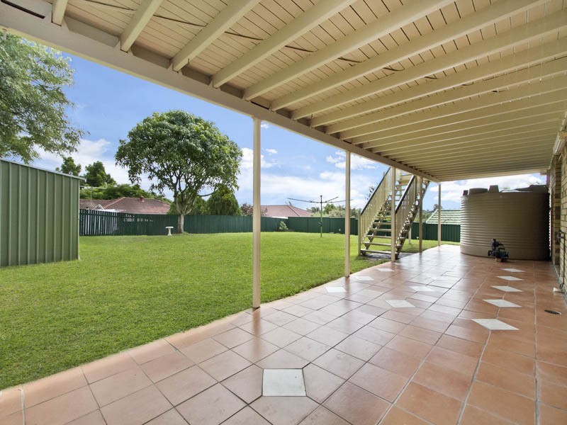 33 Loane Drive, Edens Landing QLD 4207