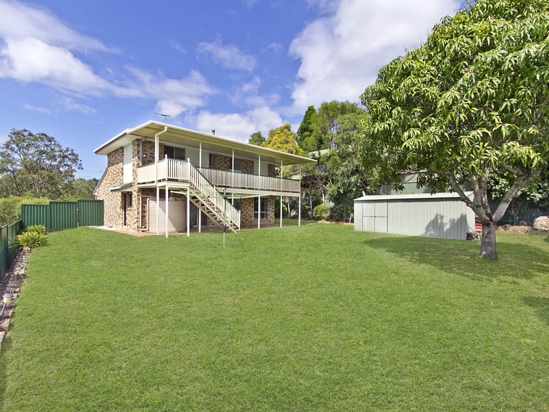 33 Loane Drive, Edens Landing QLD 4207