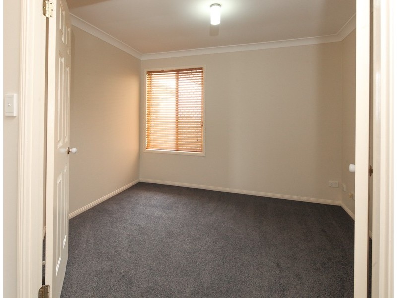 12 Valerie Close, Edens Landing QLD 4207