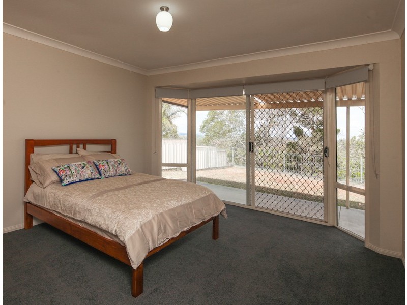 12 Valerie Close, Edens Landing QLD 4207