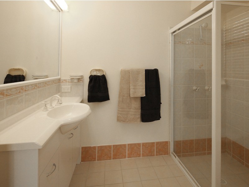 12 Valerie Close, Edens Landing QLD 4207