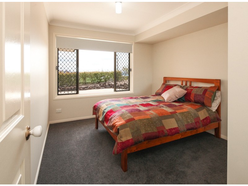 12 Valerie Close, Edens Landing QLD 4207