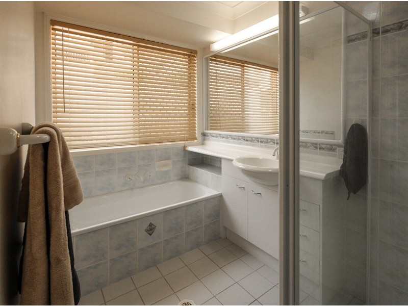 12 Valerie Close, Edens Landing QLD 4207