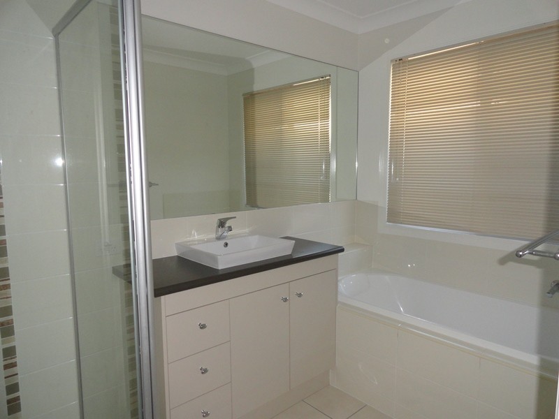 22 Skyline Cct, Windaroo QLD 4207