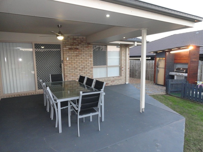 22 Skyline Cct, Windaroo QLD 4207