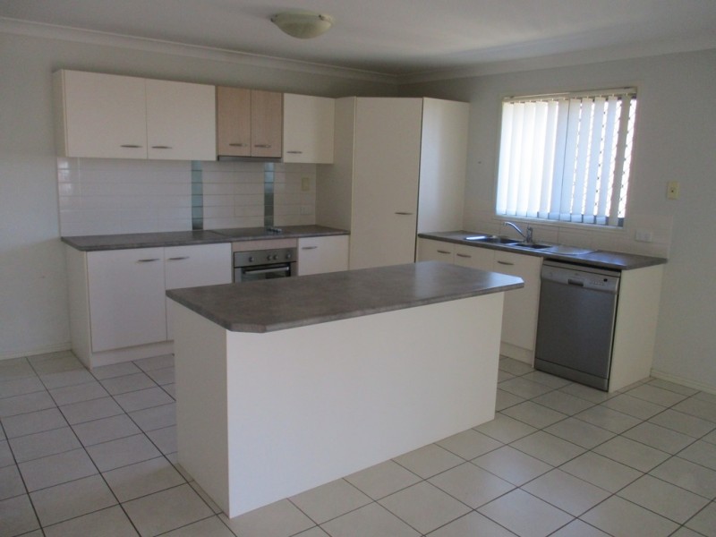 33 Woodlands Blvd, Waterford QLD 4133