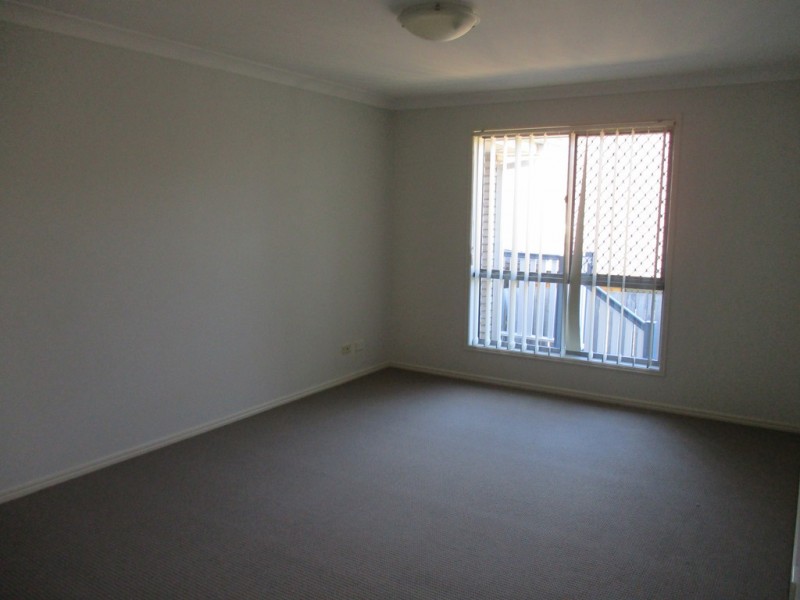 33 Woodlands Blvd, Waterford QLD 4133